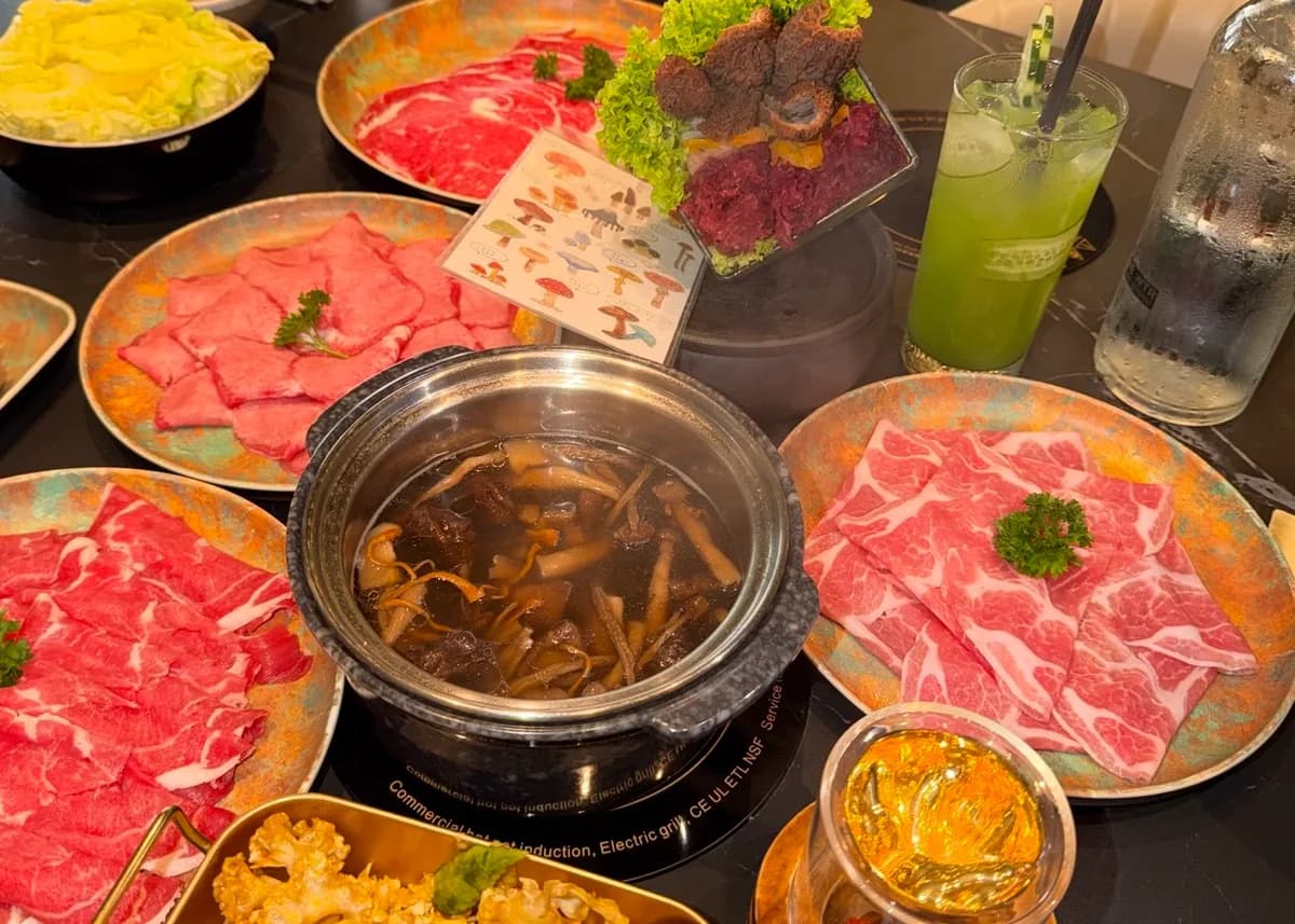 Broth and Beyond Review: $1 Broths at Singapore's Prettiest Hotpot Restaurant - Restaurant food photos in Singapore